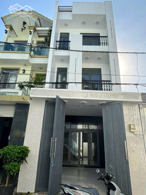 nhà mới xây đang có hđ thuê đường lã xuân oai, gần kcn cao q9. dt 81m2. 3 tỷ 2.