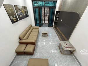 chính chủ cần bán căn nhà riêng 45m2 5 tầng 5 tỷ sổ đỏ ô tô đỗ trước cửa gần trường học, chợ .