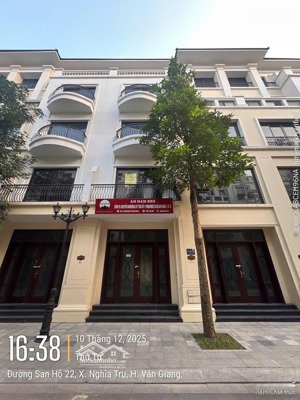 chính chủ bán nhanh liền kề san hô 22.
mặt tiền 4,5m sát chung cư mas gần biển hồ tạo sóng