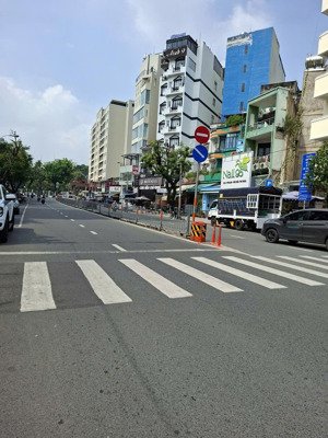 bán gấp nhà mặt tiền trần đình xu p. nguyễn cư trinh q1 dt 70m2 2 tầng giá chỉ 24.6 tỷ tl