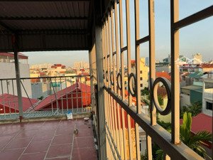 chính chủ bán nhà 5 tầng và 1 tum, đơn lập, diện tích 30m2, sân 16m2 tại vân canh (miễn trung gian)