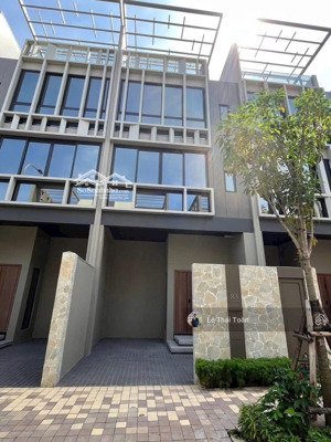 chính chủ bán căn nhà phố the orchard giá 9.5 tỷ ( đã nhận nhà công chứng sang tên ở ngay )