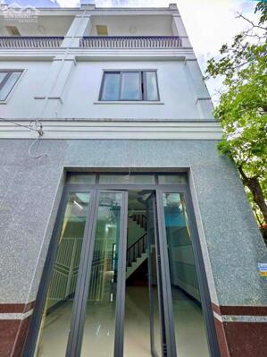 Nhà 1 trệt 2 lầu đậu được ô tô trong nhà - Gần trường đại học Y Dược Cần Thơ