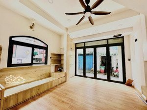 khu kinh doanh sầm uất - đoàn văn bơ - trung tâm quận 4 - 4mx9m - chỉ nhỉnh 5ty