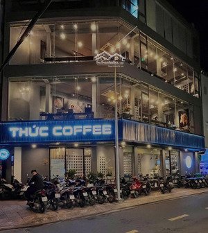 siêu khang hiếm! bán gấp góc 2 đường ngay khánh hội.p6-q4. dt: 4x14m.4 tầng. hđt: 85tr/th.giá 32 tỷ