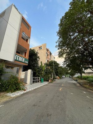 bán đất nền dự án kdc thạnh mỹ lợi .quận 2 .dt 5.7x17.5m giá 132tr/m2 sỗ đỏ chính chủ