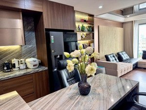 chính chủ cần bán căn 3pn 112m, ban công đông nam tòa imperia palza,giá 10,5 tỷ.lh 