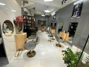 chính chủ 4 tỷ 5 kha vạn cân tiệm hởi tóc hd thuê 2 năm 20 triệu/ tháng đường 18m sổ sẵn dân cư tốt