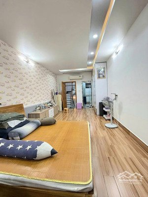 chính chủ 3 tỷ 1 hoàng diệu ngay đh ngân hàng khu thương mại kinh doanh tốt sổ hồng sẵn hd thuê