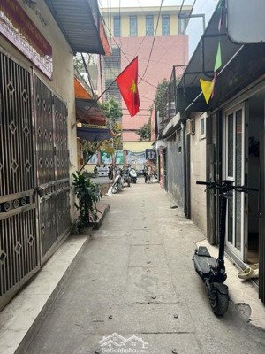 bán nhà ngõ chùa quỳnh - dt 28m - ngõ 3m - hàng mới chưa qua tay cđt. nhanh thì còn.