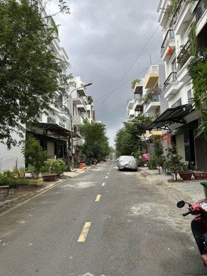 bán nhà chính chủ 4 tầng - tặng nội thất cao cấp ngay phước long - có sân đậu ô tô