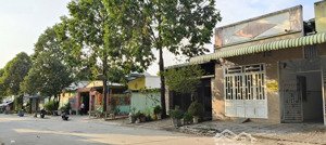 ra nhanh dãy trọ mới ngay khu l mỹ phước 3, dt 150m2 có 1kiot và phòng. đang thuê 9tr/tháng sổ sẵn