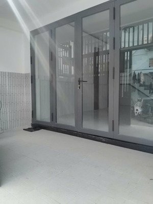 58m2 (4,5x11, nở hậu 5m) 2 tầng như mới, đang cho thuê ngay chợ nguyễn sỹ sách giá 5 tỷ