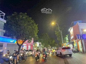 siêu vị trí mt đinh tiên hoàng, qbt. dt: 5x18m, 4 tầng, sân thượng. bán 35 tỷ. lh: duy