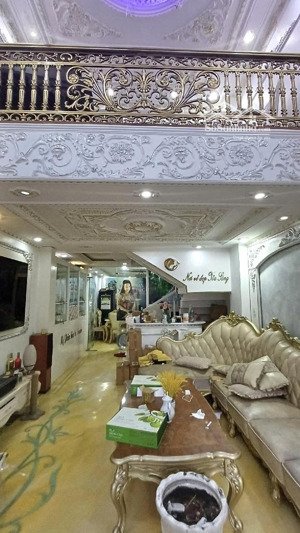 ngon nhất đại lộ dương quảng hàm hiện tại kinh doanh đa ngành sát mặt tiền, xe tải chạy tung tăng