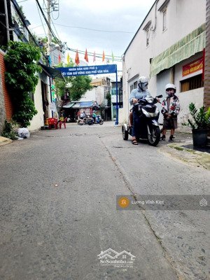 nhà nở hậu ở kênh tân hoá giáp quận 11 - gần đầm sen nước