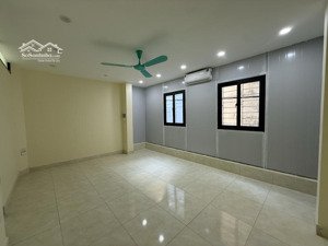 nhà lô góc phố minh khai, ngõ trước nhà 3 gác thông thẳng tắp, gần ô tô, btcc, không qh mặt tiền 5m