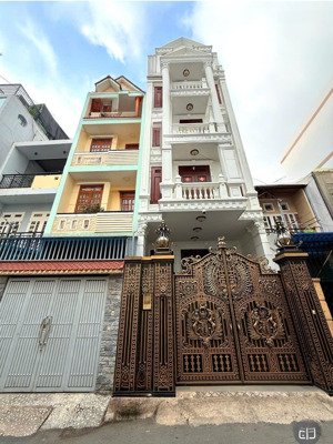 không gian sống đẳng cấp - chính chủ xây dựng tâm huyết, gỗ cao cấp - hầm đậu xe hơi, thang máy