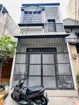 cô hà đi định cư bán gấp nhà dt 70,2m2 bùi văn ba-tân thuận đông-quận 7. gần chợ bùi văn ba 500m