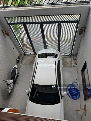 bán nhà mặt tiền đường nhựa lớn 5m 110m2 (5x22,5m) sát đường bờ bao sông sài gòn, cách ql13 500m