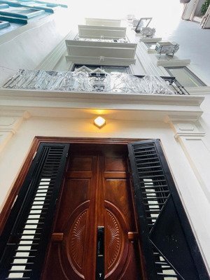 bán nhà mới đội cấn đẹp ở ngay 10m ra đội cấn, 200m lăng bắc dt 40m giá 16,5 tỷ