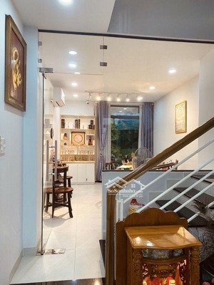 nhà mới 4 tầng 50m2, hẻm rộng rãi-oto gần cửa, gần hàng xanh giáp q.1. chính chủ xây mới hơn 2 năm