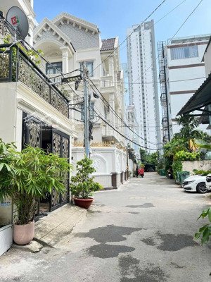 nhà đẹp lê thị chợ phú thuận, q7 đậu ô tô trong nhà giá 9.5 t ỷ