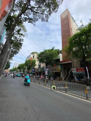 hot! bán nhà mặt tiền tôn thất tùng, p. bến thành, quận 1. dt: 4,3x30m. 4 tầng - giá 45 tỷ