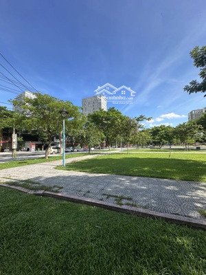 bán lô đất mặt tiền đường lê thước vị trí đắc địa, đối diện công viên.