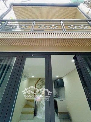 võ duy ninh - nguyễn hữu cảnh - giáp quận 1
3 tỷ dt: 3,1 x 6m vuông vức a4
trệt lầu 2pn, 2wc.