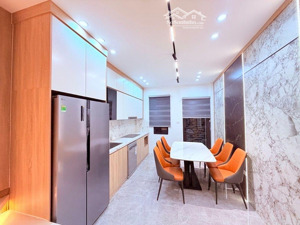 bán nhà đức giang 58m 5 tầng 8,4 tỷ: dân xây, ngõ thông gần ô tô tránh, sát chợ, trường học 3 cấp