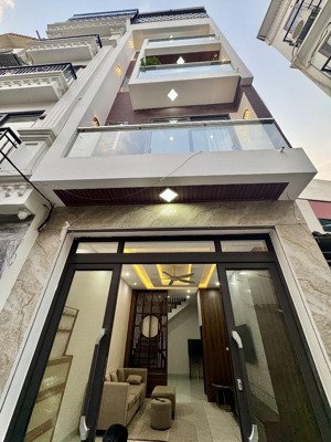 chỉ một bước ra view hồ việt hưng, long biên , 5 tầng chỉ 6xtỷ, hiếm nhất khu vực