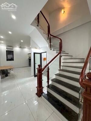 NHÀ ĐẸP PHỐ NGỌC THỤY 38M, 5T, FULL NỘI THẤT, Ô TÔ TRÁNH, KINH DOANH.