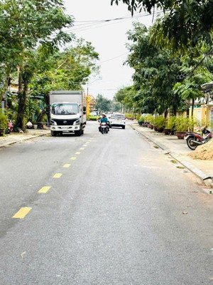 sụp hầm ! lô đất mt đường phạm văn đồng 7.5m -dt 311m ngang 8m - tp hội an - giá chỉ 8t9