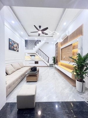 nhà mặt ngõ đào tấn! ngõ thông, ô tô 7 chỗ đỗ cổng, dân xây kccc, đủ công năng, đón nắng, 46m2*5t