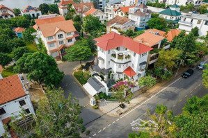 bán biệt thự nguyễn văn hưởng - góc 3 mặt tiền dt: 20m x 26,5m - hồ bơi sân vườn - 530m2