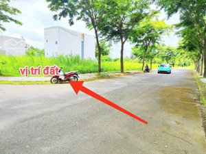 bán lô góc 2mt hẻm 136 trường lưu p. long trường q9