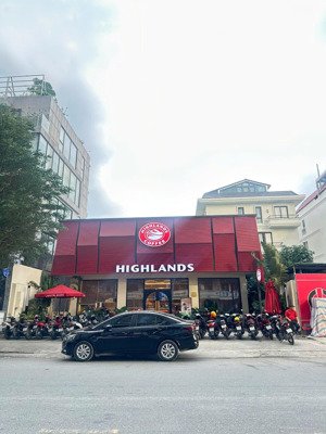 bán khuôn đất mặt tiền tạ hiện - đối diện chung cư - dt: 15m x 18m - hđt 180tr/tháng - giá 350tr/m2