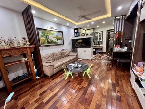 tập thể mới đẹp_phố tôn đức thắng_02 ngủ _thoang sáng _ô tô đỗ chân cầu thang