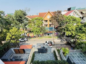 biệt thự hơn 205m cầu giấy - 2 mặt thoáng - thang máy - ở chuẩn sang tại làng quốc tế thăng long