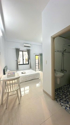 cho thuê phòng 25m2 ban công thoáng - ánh sáng tự nhiên ngay nguyễn kiệm gần sân bay tsn giáp q1,3