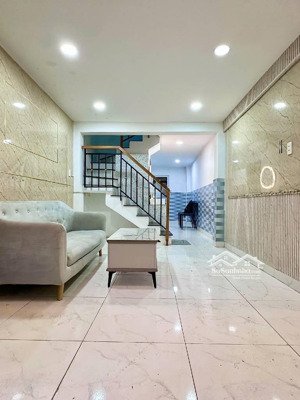 cần bán gấp nhà bình thạnh,sát hxh,3tầng btct,ngay ngã tư hàng xanh,kv nhiều trường đh,chỉ 4,x tỷ