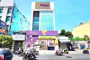 tp bank thuê 3.3 tỷ tòa building mặt tiền cộng hòa sát etown nhà ga t3, 12x26 hầm 7 tầng siêu đẹp