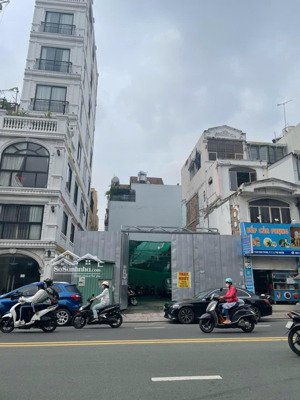 bán khuôn xây chdv -đường trần xuân soạn - 11x75m -794 m2 - ctxd : 7 tầng - chỉ 57 tỷ