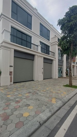 bán shophouse 2 mặt tiền view sân golf diện tích 135m2 mặt tiền 7m tại vin vũ yên
