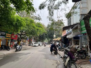 tôi bán nhà phố tôn đức thắng, văn chương đống đa 4t nhà đẹp ở ngay gần ô tô kinh doanh.