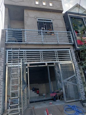 bán nhà trệt lầu giá rẻ gần vòng xoay an phú, thuận an