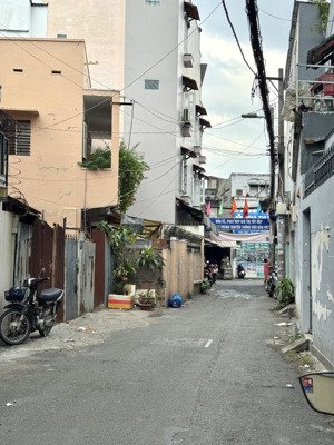 nhà 4 tầng - 79m2 (4,5x19) ngay chợ cây quéo - 3 bước ra mặt tiền - shr hoàn công - nhỉnh 9tỷ