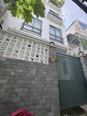 ngộp bank 5,5tỷ - bán 7,x tỷ - 4 tầng đúc mới xây - ngang 5m - 100m ra hàng xanh - hẻm 5m thông