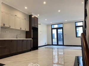 miễn phí 3 tháng tuền thuê - nhà 5 tầng hoàn thiện khu thời đại vin 3